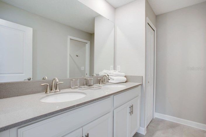 Image No.6-7 Bed Property for sale