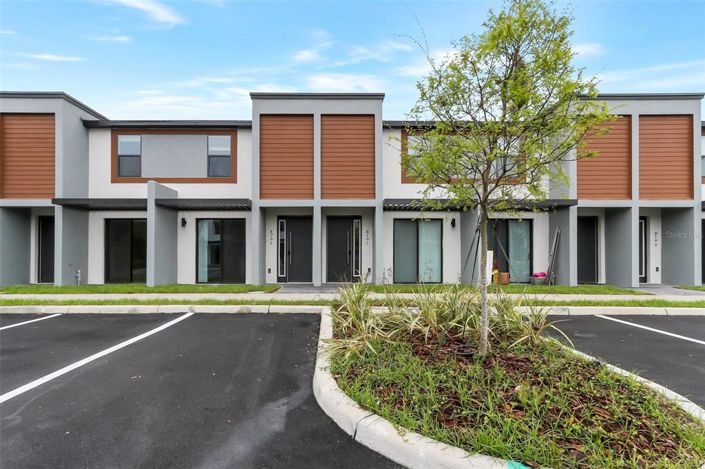 Image No.1-3 Bed Townhouse for sale