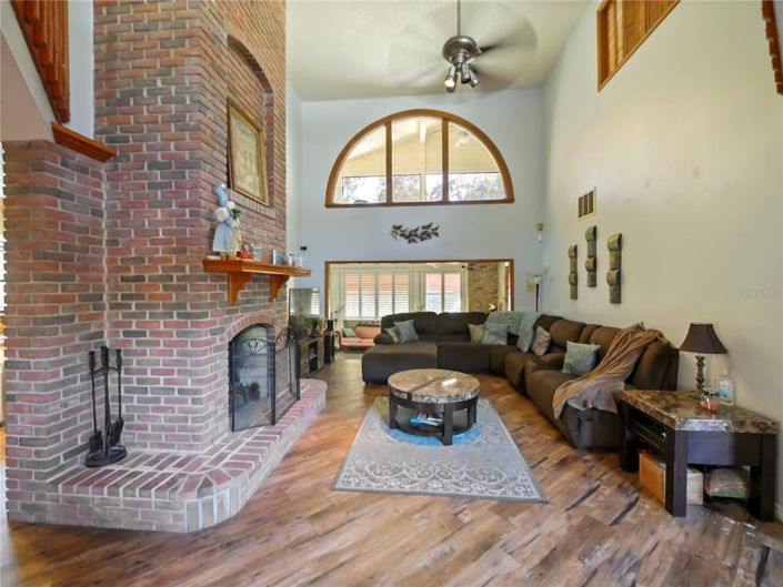 Image No.13-4 Bed Property for sale