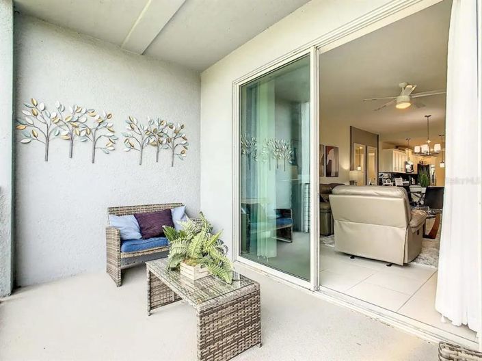 Image No.10-2 Bed Property for sale