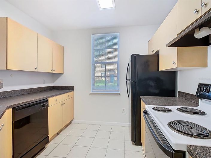 Image No.10-2 Bed Property for sale