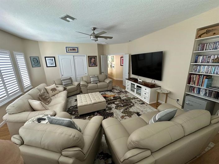 Image No.15-4 Bed Property for sale