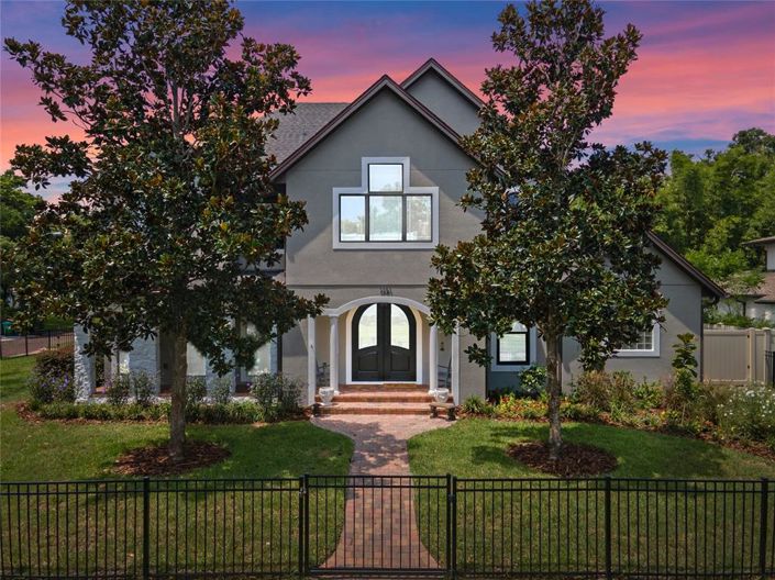 Image No.1-6 Bed Property for sale