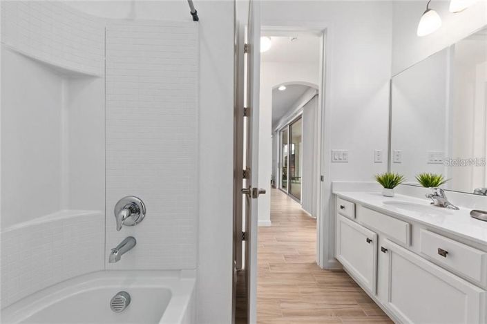 Image No.29-10 Bed Property for sale