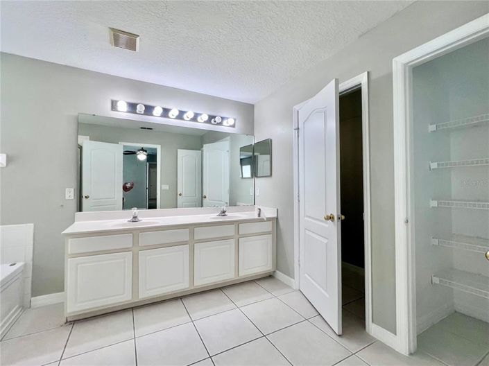 Image No.18-4 Bed Property for sale