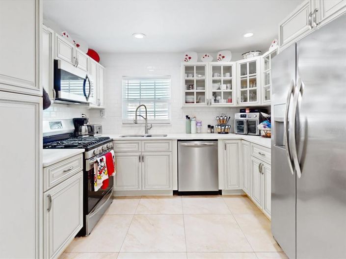 Image No.10-2 Bed Property for sale