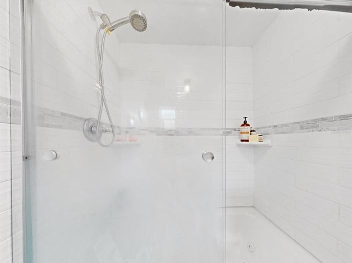 Image No.9-2 Bed Property for sale