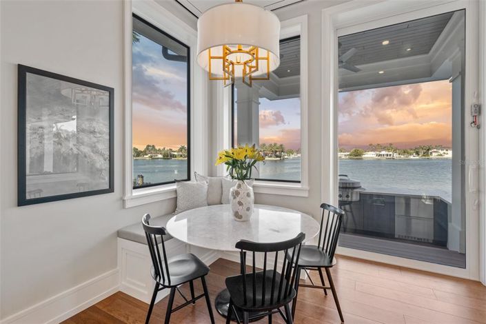 Image No.24-6 Bed Property for sale