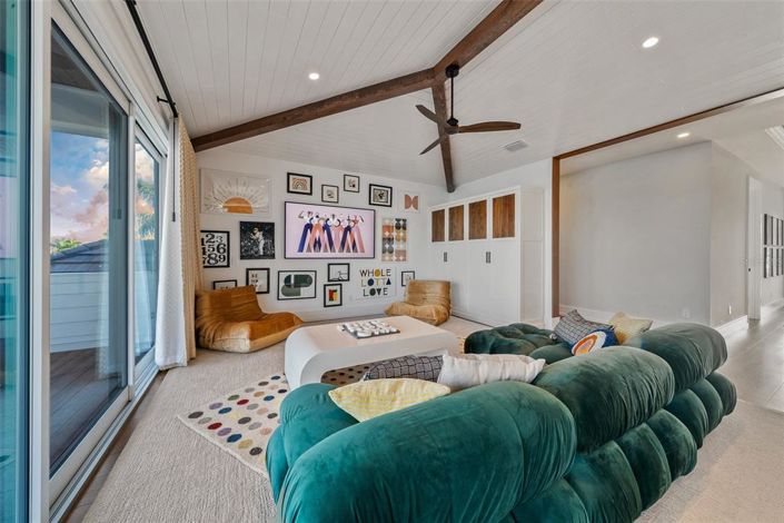 Image No.44-6 Bed Property for sale