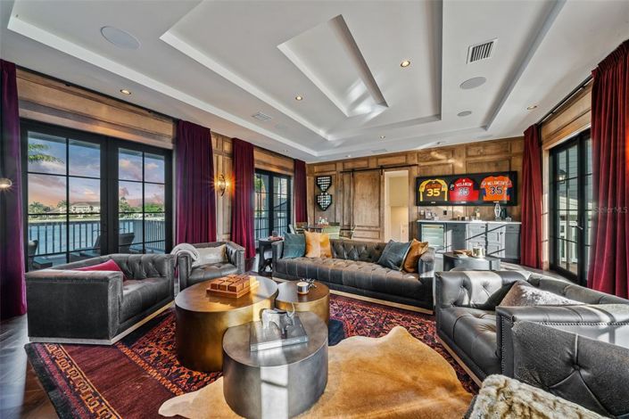 Image No.57-6 Bed Property for sale