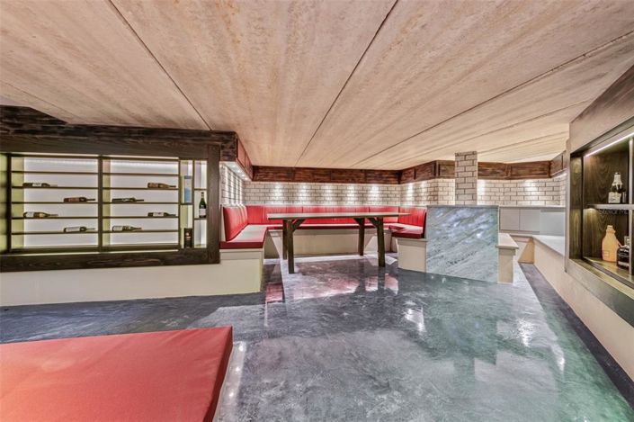 Image No.59-6 Bed Property for sale