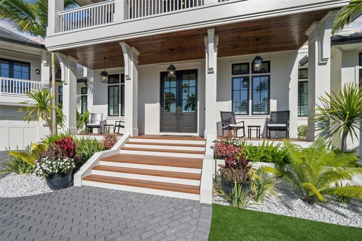 Image No.8-6 Bed Property for sale