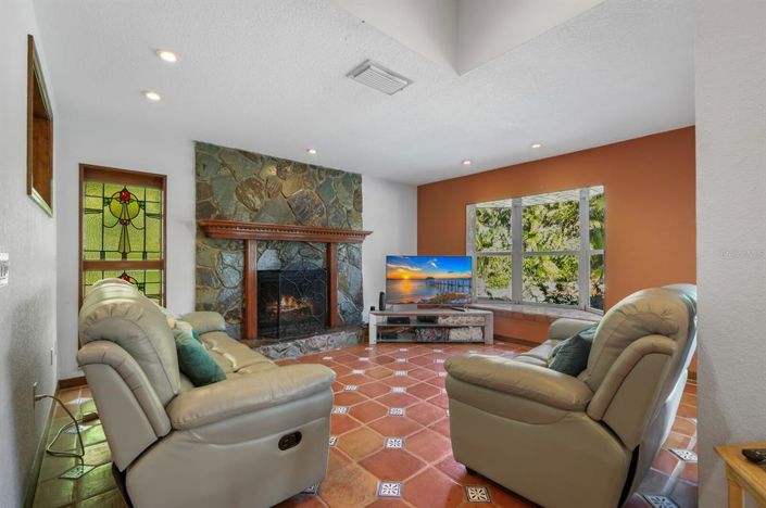 Image No.14-4 Bed Property for sale