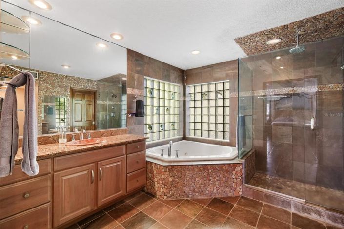 Image No.21-4 Bed Property for sale