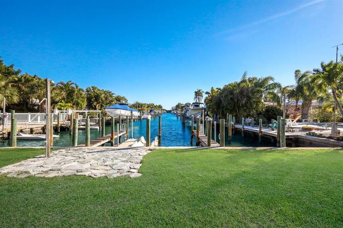 Image No.41-4 Bed Property for sale