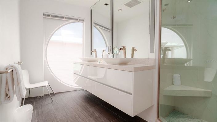 Image No.19-3 Bed Property for sale