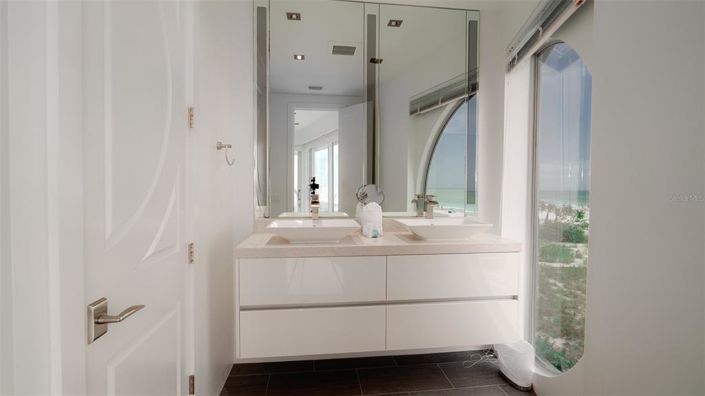 Image No.23-3 Bed Property for sale