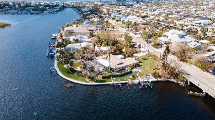 Image No.12-4 Bed Property for sale