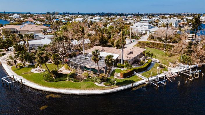 Image No.15-4 Bed Property for sale