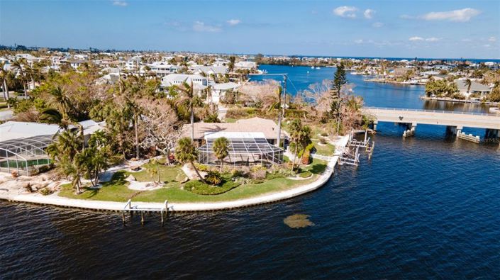 Image No.8-4 Bed Property for sale