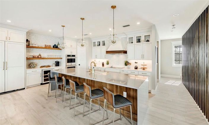 Image No.7-8 Bed Property for sale