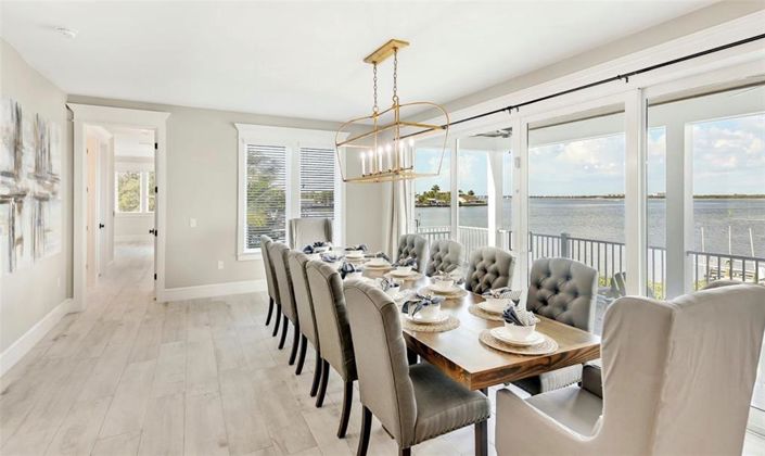 Image No.8-8 Bed Property for sale