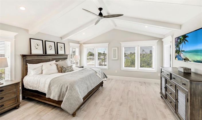 Image No.9-8 Bed Property for sale