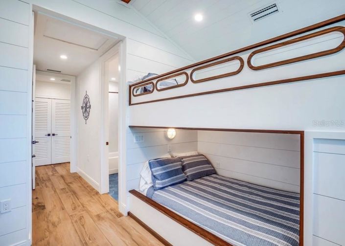 Image No.16-9 Bed Property for sale