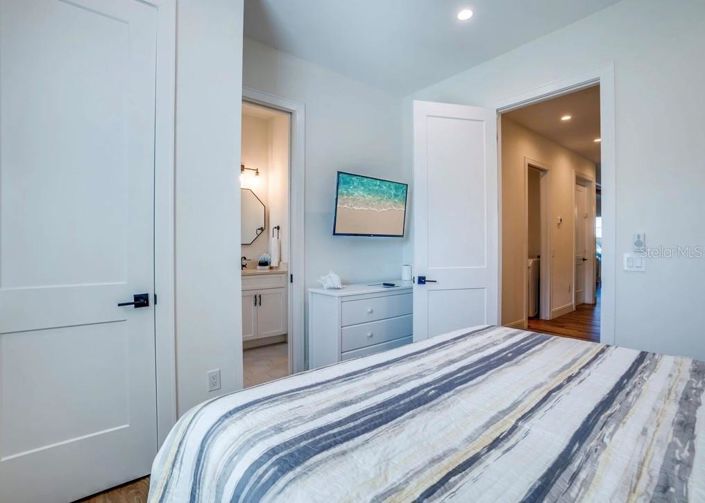 Image No.28-9 Bed Property for sale