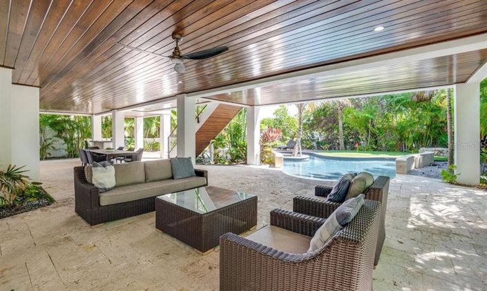 Image No.53-9 Bed Property for sale