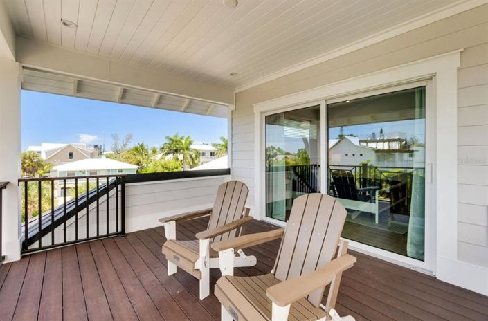 Image No.18-9 Bed Property for sale