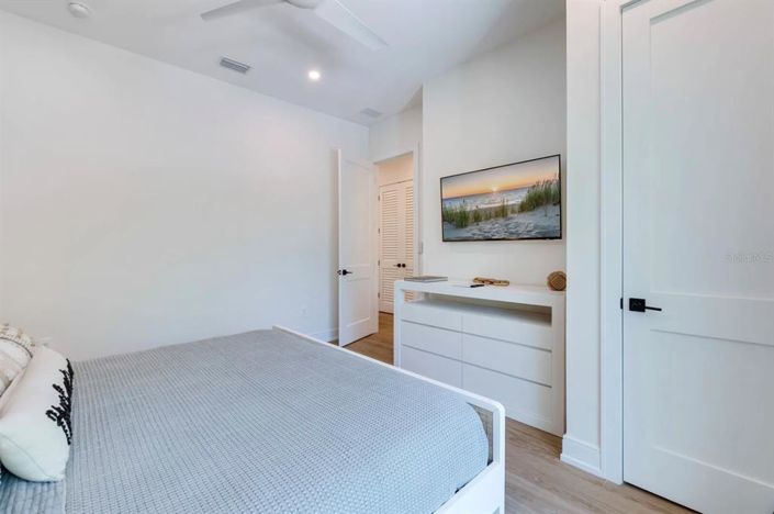 Image No.37-9 Bed Property for sale