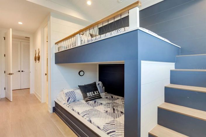 Image No.42-9 Bed Property for sale