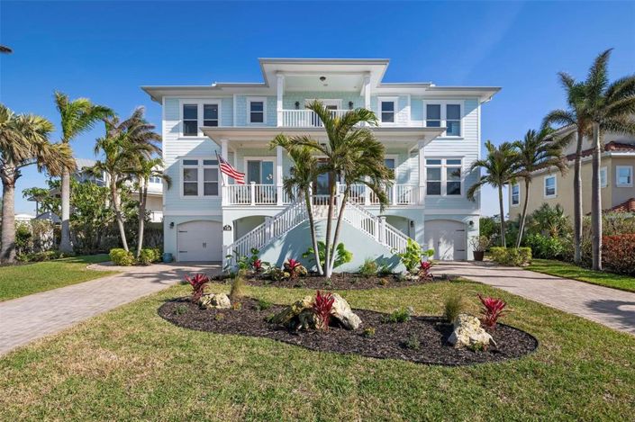 Image No.1-4 Bed Property for sale