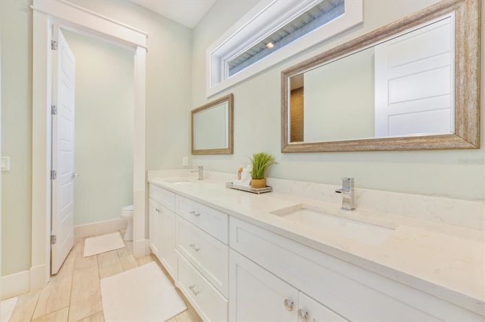 Image No.19-4 Bed Property for sale