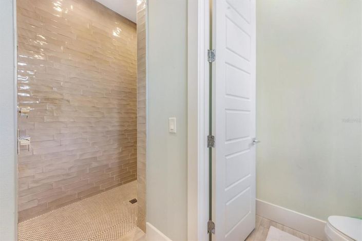 Image No.20-4 Bed Property for sale