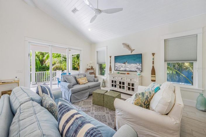 Image No.4-4 Bed Property for sale