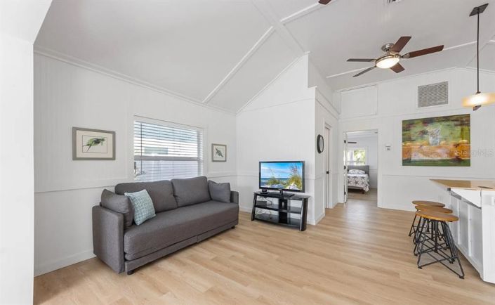 Image No.10-2 Bed Property for sale