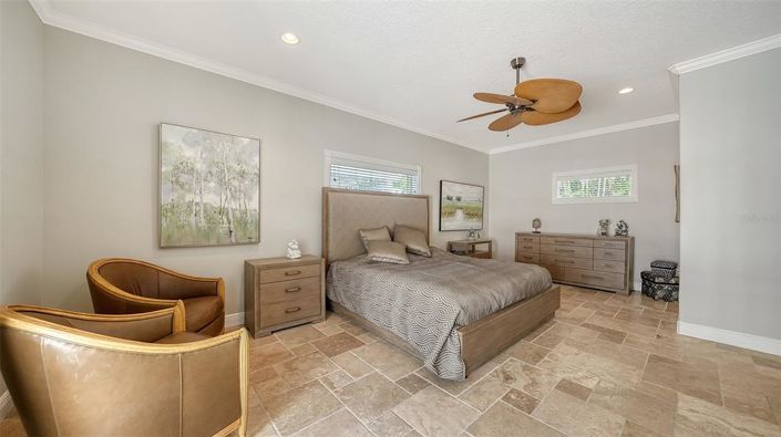 Image No.19-3 Bed Property for sale