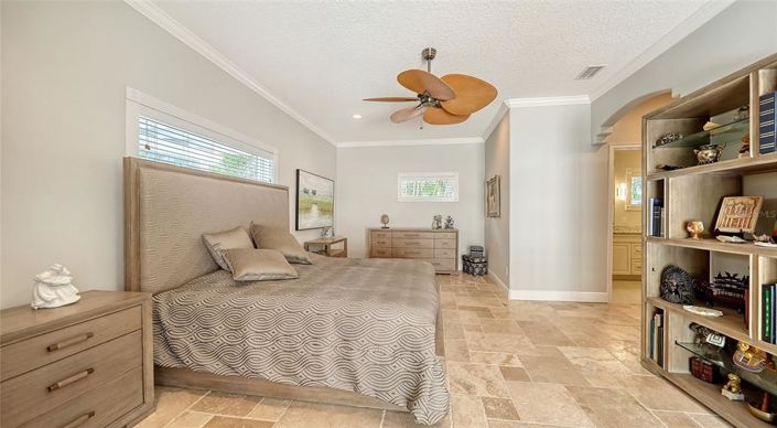 Image No.20-3 Bed Property for sale