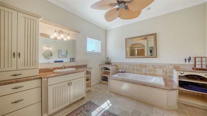 Image No.36-3 Bed Property for sale