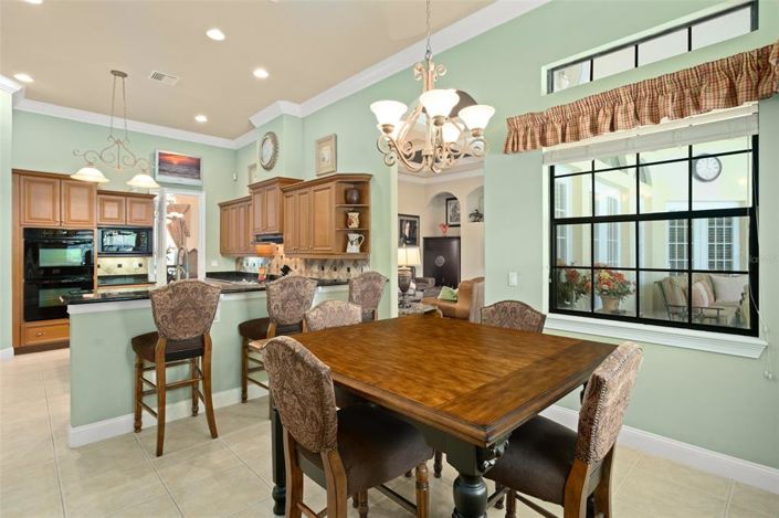 Image No.6-5 Bed Property for sale