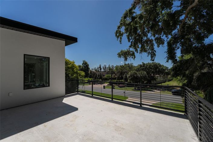 Image No.23-5 Bed Property for sale