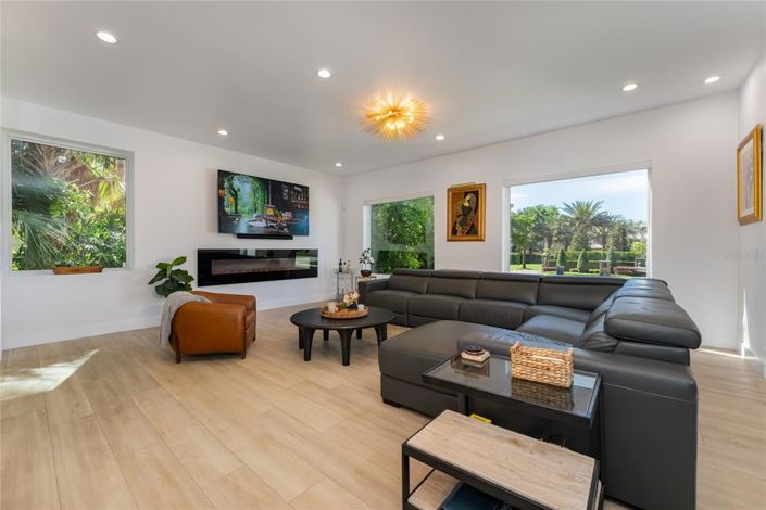 Image No.3-5 Bed Property for sale