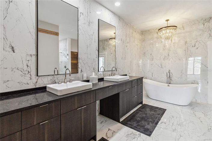 Image No.56-4 Bed Property for sale