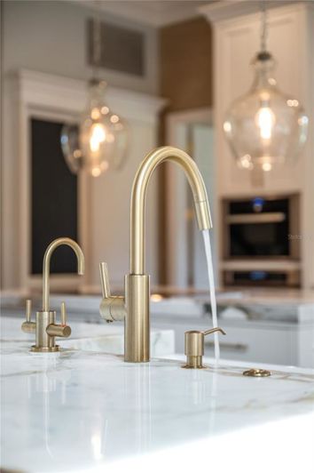 Image No.14-4 Bed Property for sale