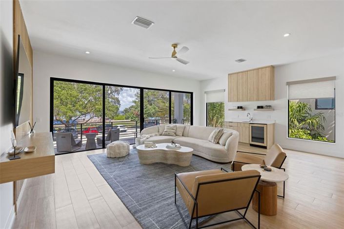 Image No.16-4 Bed Property for sale