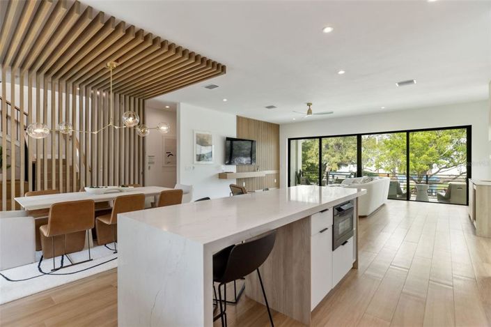 Image No.26-4 Bed Property for sale