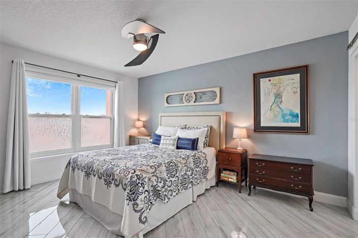 Image No.10-1 Bed Property for sale