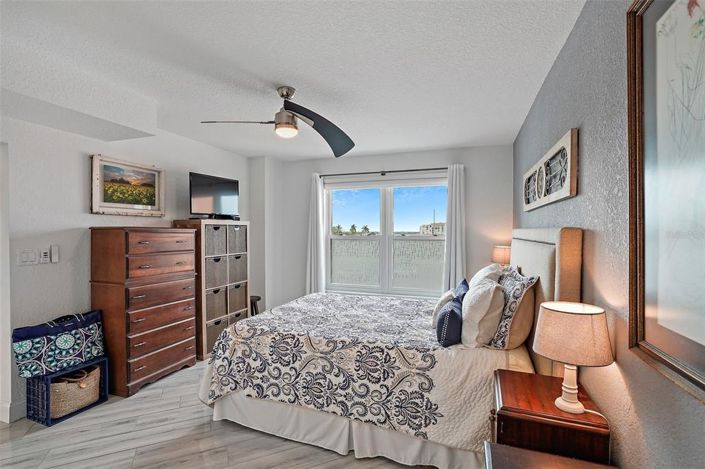 Image No.11-1 Bed Property for sale